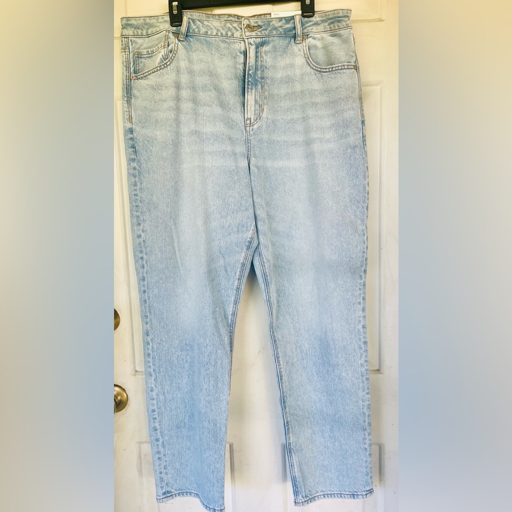AE Mom Jeans- Light Wash, High Rise